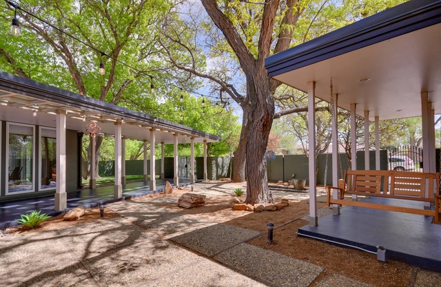 Mid-Century Modern Home w/ Fire Pit & Gas Grill!