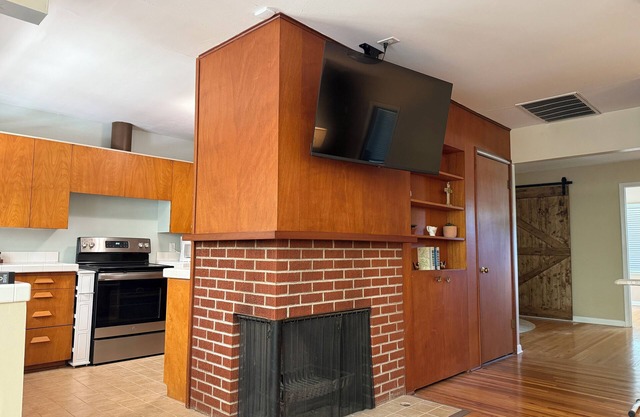 Mid-Century Modern on University Ave – Take a walk to OSU!