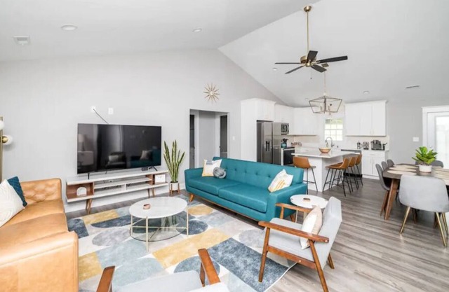 Mid Century Modern Ranch in middle of Lynchburg VA