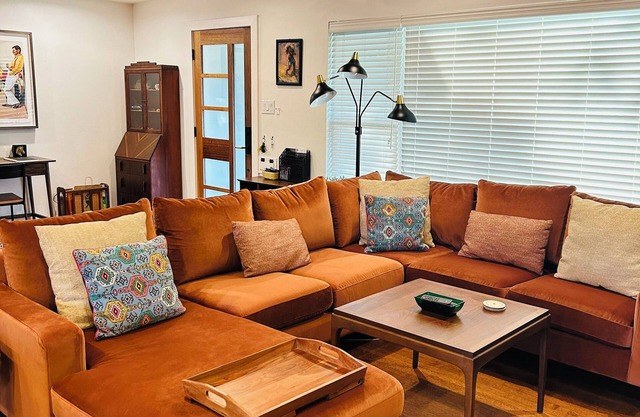 Mid Century Modern Relaxing Retreat with Sauna-5 minutes from White Rock Lake
