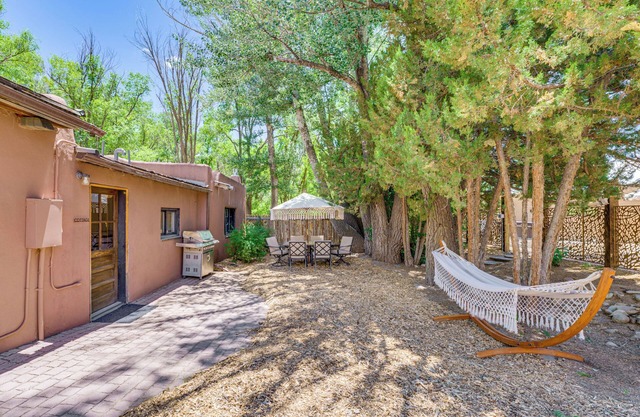 Mid-Century Modern Taos Home w/ Hot Tub & Fire Pit
