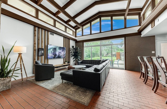 Mid-Century Modern @ Texas A&M Sleeps 16+ in Style