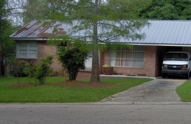 Mid-Century Modern meets Cajun/Creole, hub to Louisiana Festivals & Adventures