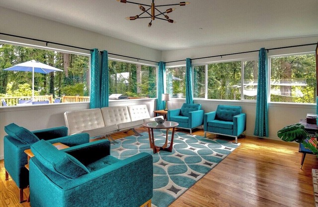 Mid-Century Modern House w/Tiki Room & Hot Tub