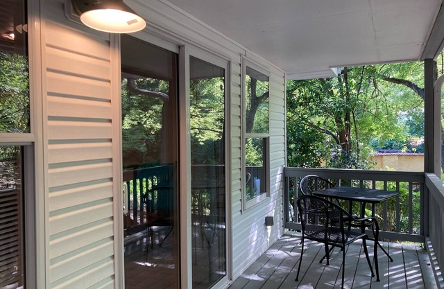 Mid-Century Modern, West Mountain Apartment, 1 minute to Downtown