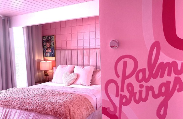 Mid Century Modern Barbie bungalow in Historic Ocotillo Lodge
