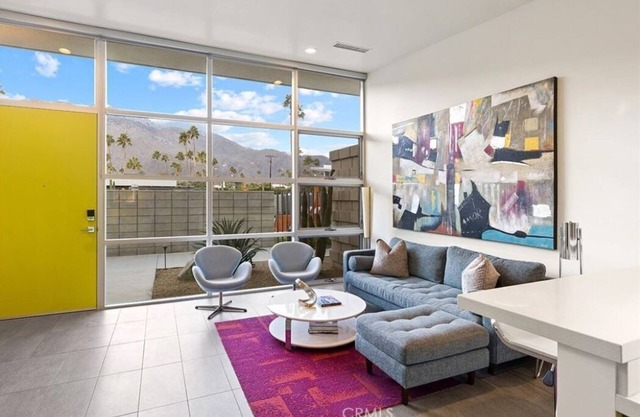 Mid Century Vibes close to Downtown Palm Springs