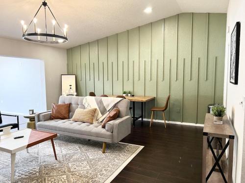 Mid Century Villa With Community Pool! Close to Busch Gardens