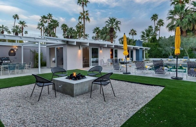 Mid-Century w/ Pool, Mountain Views and Easy Walk to Downtown Palm Springs