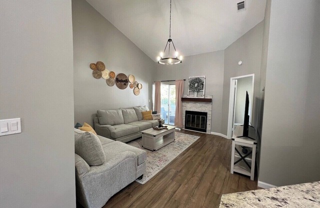 Mid City B&B- 2 bed, 2 bath!