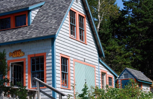 Bootshaus an der Küste von Maine Island: Ein Traum für Kajakfahrer.