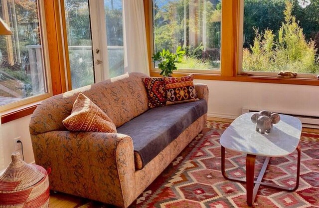 Mid-Mod Cozy Cabin In Snug Cove