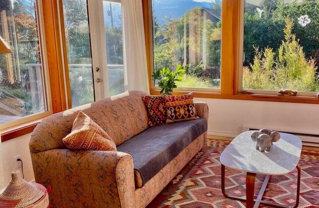 Mid-Mod Cozy Cabin In Snug Cove