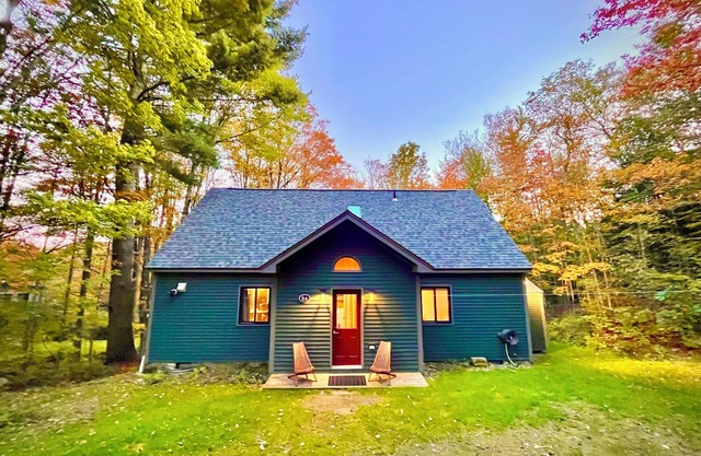 Mid-mod Vermont Dream Chalet near Lake & Skiing in Wilmington w/AC & Clubhouse