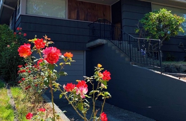 Midcentury charm in Fircrest