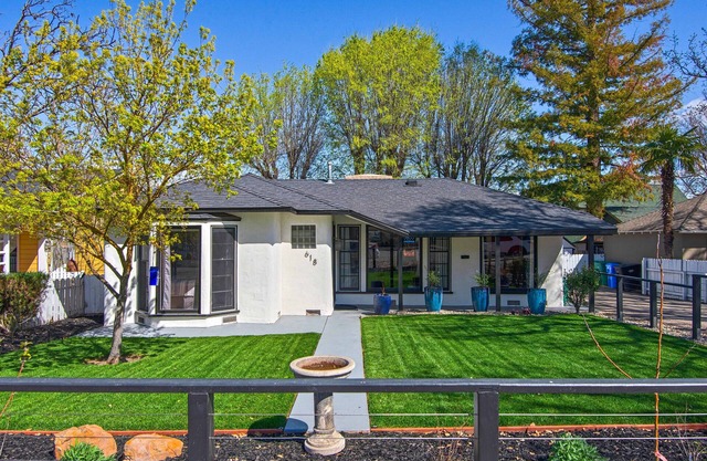 MIDCENTURY MANOR-Hot Tub & 5 Blocks to Town Center