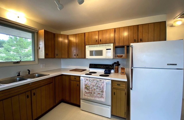 Midcentury Modern Beach Cottage w/ 100' of private sandy beachfront