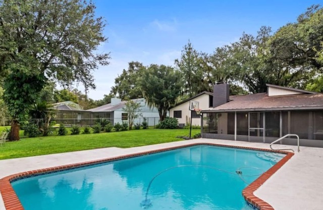 Private Oasis - Pool, Large Yard, Pets Welcome