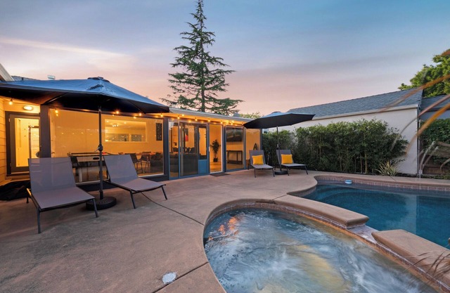 MidCentury Modern Wine Country Private Pool & Spa
