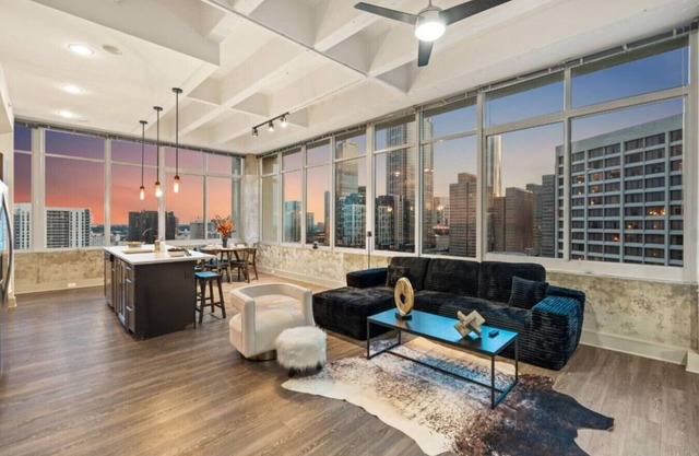 Midnight Magnolia Loft | 1503