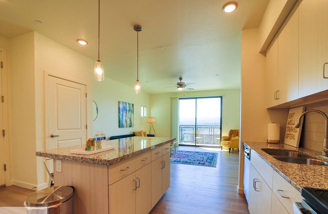 Midnight Merlot at Winfield *Pool & Hot Tub* Fitness Center *Close to Lynx Lake