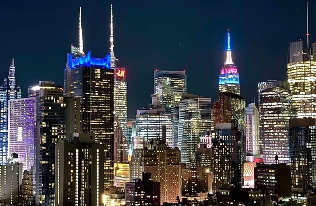Midtown High Floor Fantastic Panoramic City View Corner 2 Bedrooms Apartment