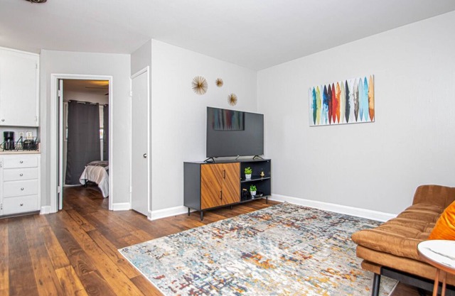 Midtown Mod 3
