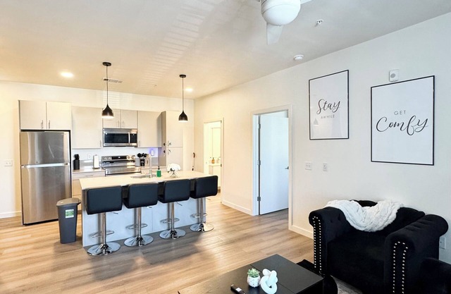 Midtown OKC Condo 2 King Beds Free Parking Fast WiFi Pool & Gym