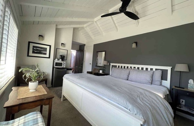 Midtown Private Cabana-Private Entry