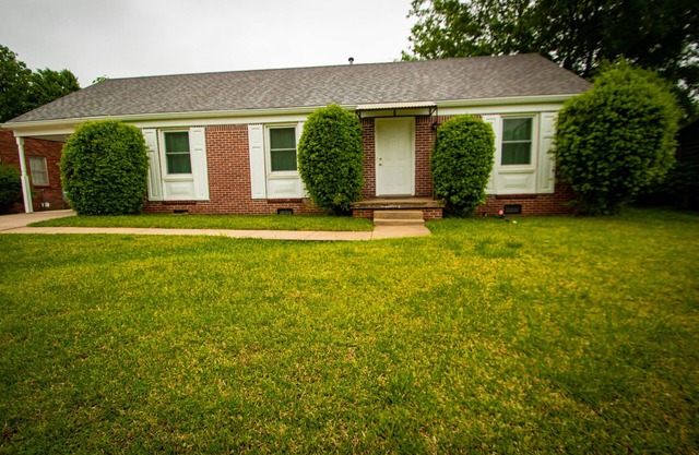 Romantic Bungalow. Walking Distance to Everything!