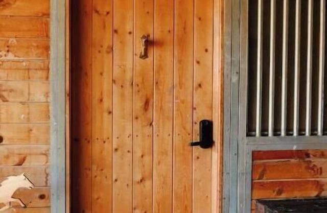 Midway Farm Barn - old horse ranch and farm oasisnn