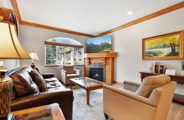 Midway Fun - Zermatt Villa - 2 BR 2 Bath - Kitchen 2082-2