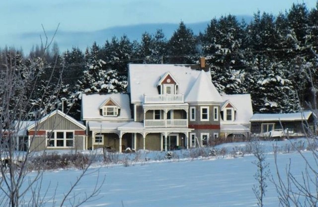 Miel et Terre-Chalet en nature pour jusqu'à 15 personnes