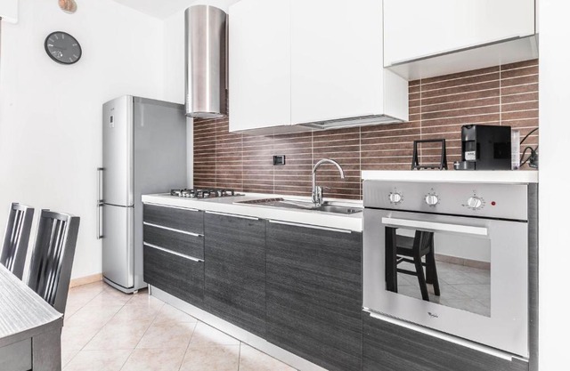 Milan - Bocconi e Navigli - Spacious 3BR Apartment 95 m - Free Parking