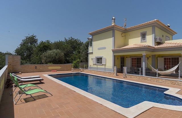 Milap Villa, Wifi, Klimaanlage, Garten, Pool