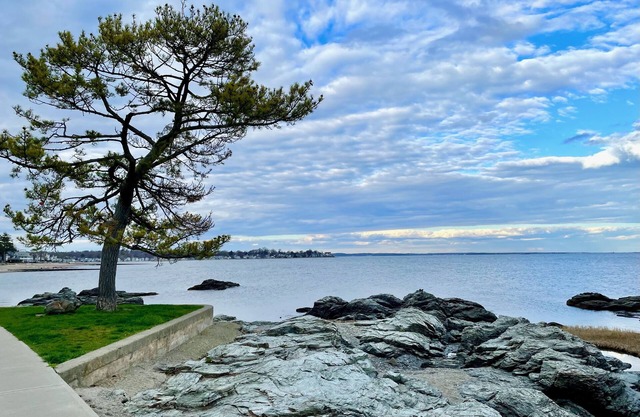 Milford Beach Home: View of Water & Steps to Beach