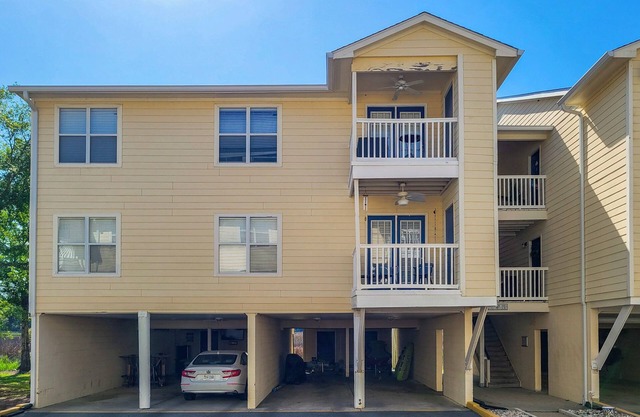 MILITARY RENTAL - 2 bed/ 2 bath condo in a gated Ocean Springs community!