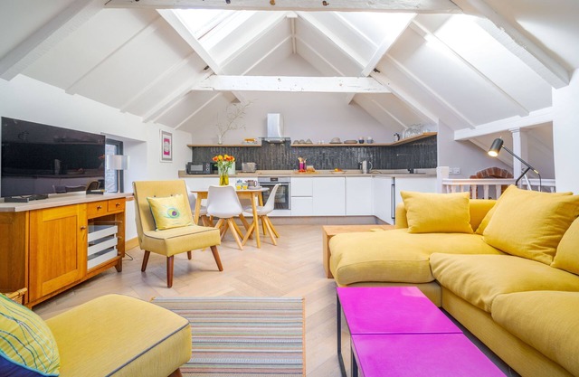 Mill End is a unique and stylishly renovated two bedroom cottage, just a short walk from the beach a