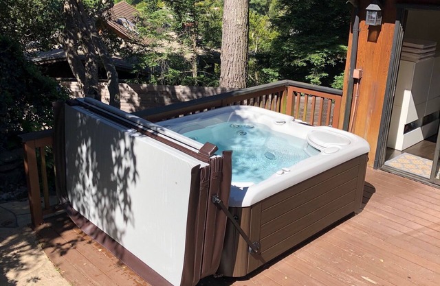 Mill Valley Vacation Retreat mit Whirlpool, Trampolin und Aussicht