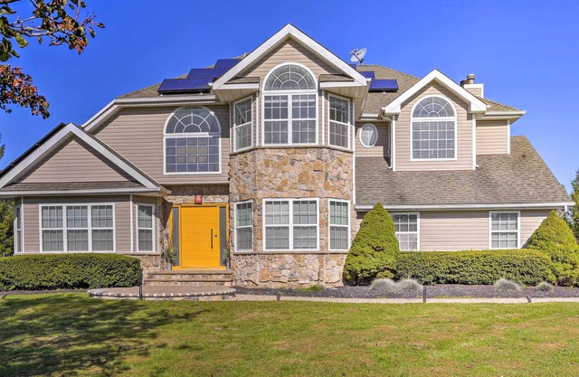 Miller Place Getaway w/ Pool ~ 4 Mi to Beach!