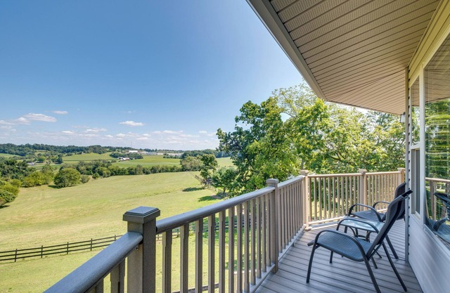 Millersburg Getaway w/ Amish Country Views!