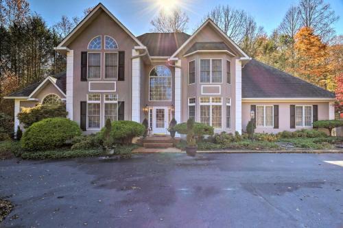Million-Dollar Estate by Downtown Franklin!