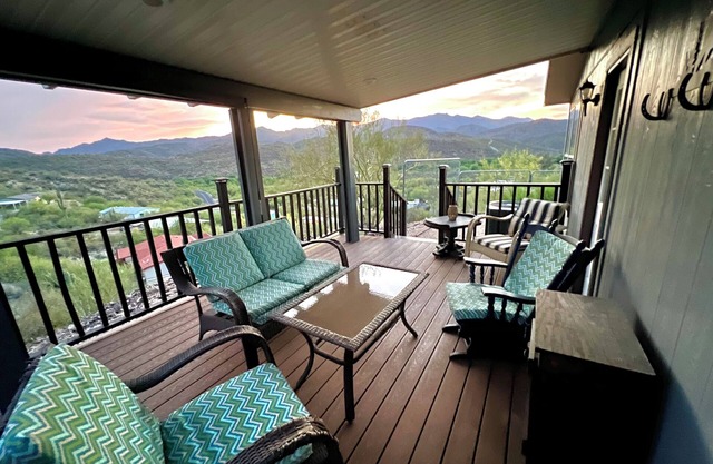 Million Dollar Mountain Views amazing Hilltop Home close to Hiking & Attractions