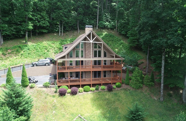 Million Dollar Sunset Views on Mountain, Hot Tub, Fire Table, Fire Pit,Game Room