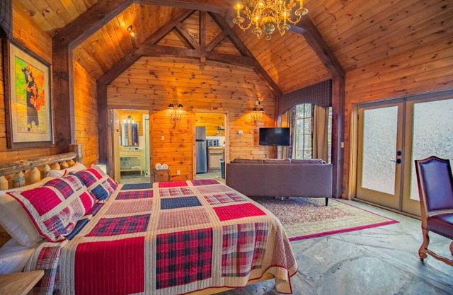 Million Dollar View | Hot Tub | King Bed | Luxury