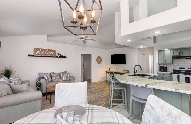 Milly · Spacious Luxury Pool Home Oasis · 8 mi to Airport