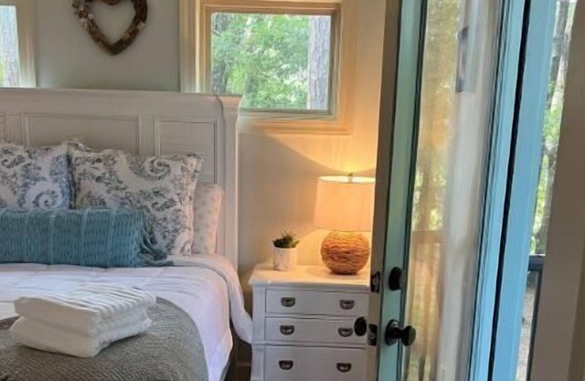 Milton-Quite, Country Coastal Cottage-Ocean vibes