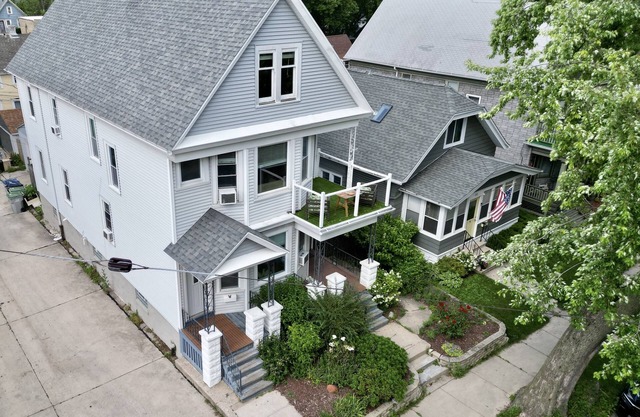 Milwaukee Bayview Getaway with Private Hot Tub