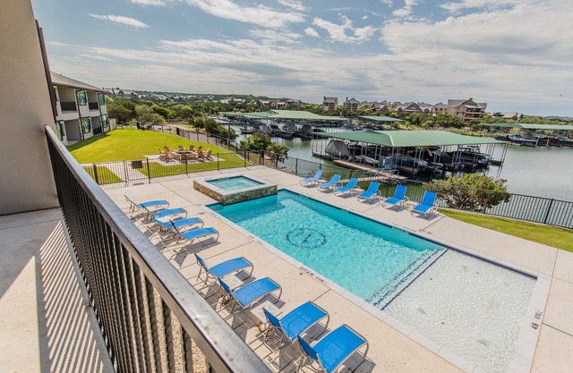 "Mimi's Place" Waterfront Condo