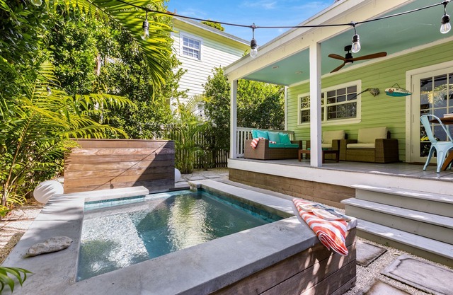 MIMOSAS ON PINE ~ 3 Bedroom 2.5 Bath Home w/Pool & Great Spring/Summer Deals!